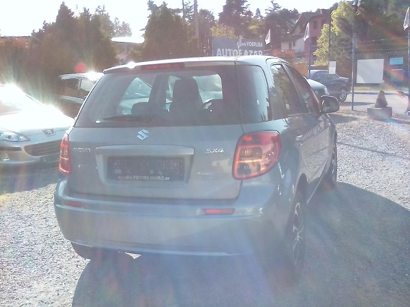 Suzuki SX4 (2008) 1.5i , kola navíc - fotka 6 z 33