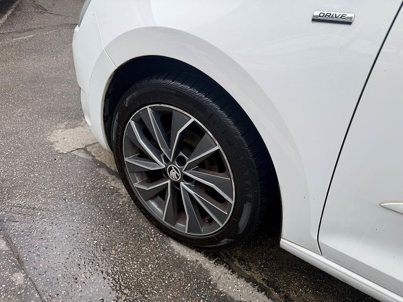 Škoda Rapid (2017) Spaceback 1.4Tdi AUT - fotka 9 z 19