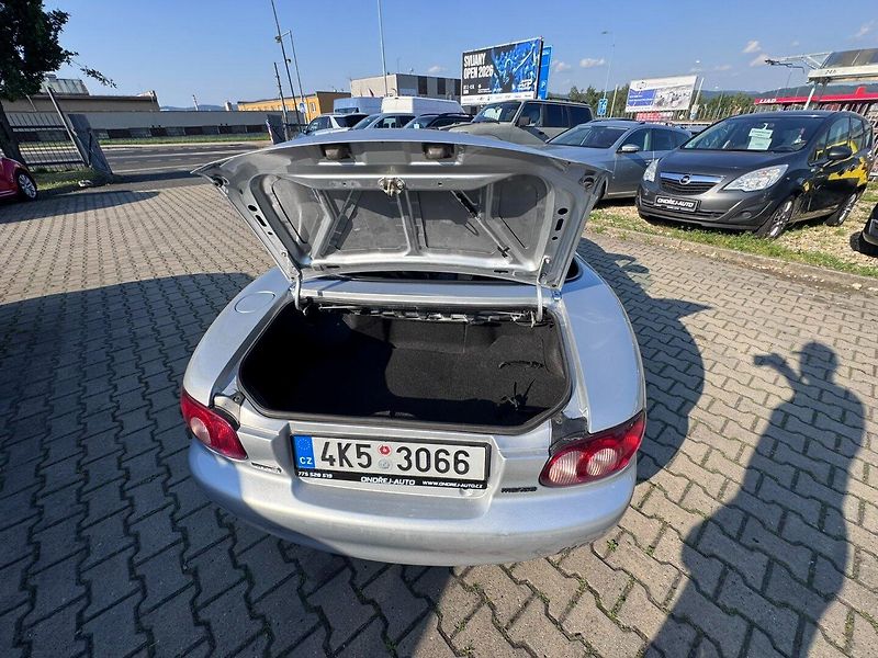 Mazda MX-5 (2000) NB 1,8 107 KW SVOR 6Q - fotka 40 z 45