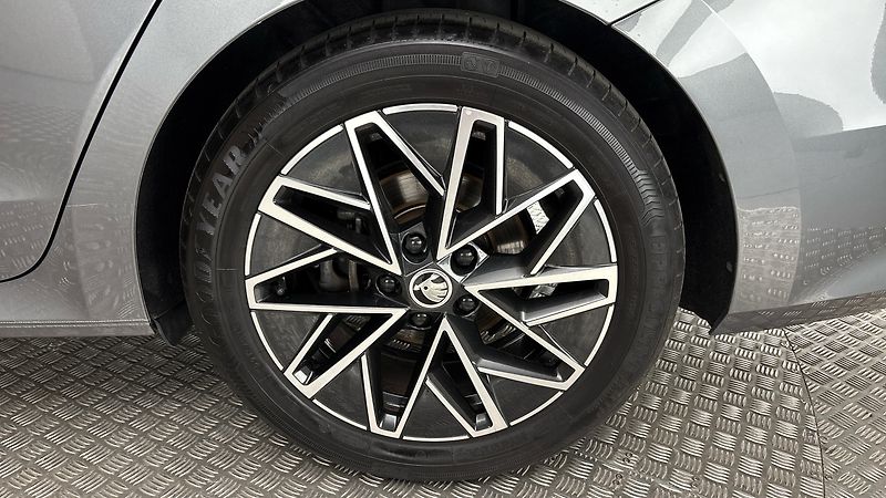 Škoda Octavia 2.0 TDI DSG 4x4 Sportline Comb - fotka 19 z 29