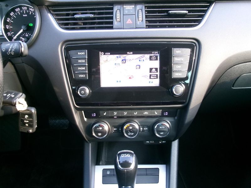 Škoda Octavia (2014) 1,2TSI NAVI DSG AC BT VÝHŘEV - fotka 27 z 34