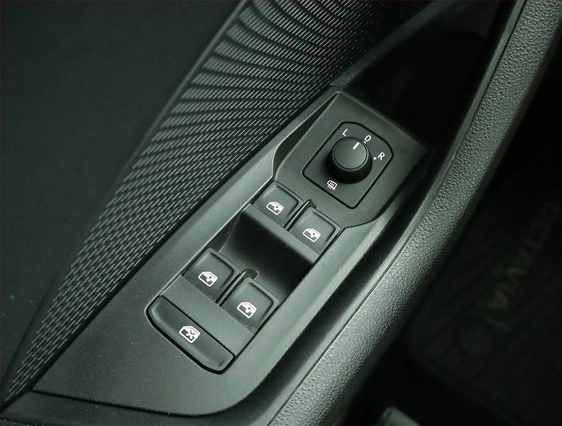 Škoda Octavia (2022) Ambition 2.0 TDI, ČR,1.maj - fotka 14 z 15