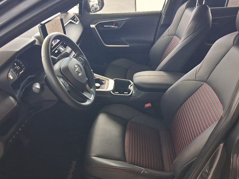 Toyota RAV4 2.5 136kW PHEV 2025 - fotka 10 z 16
