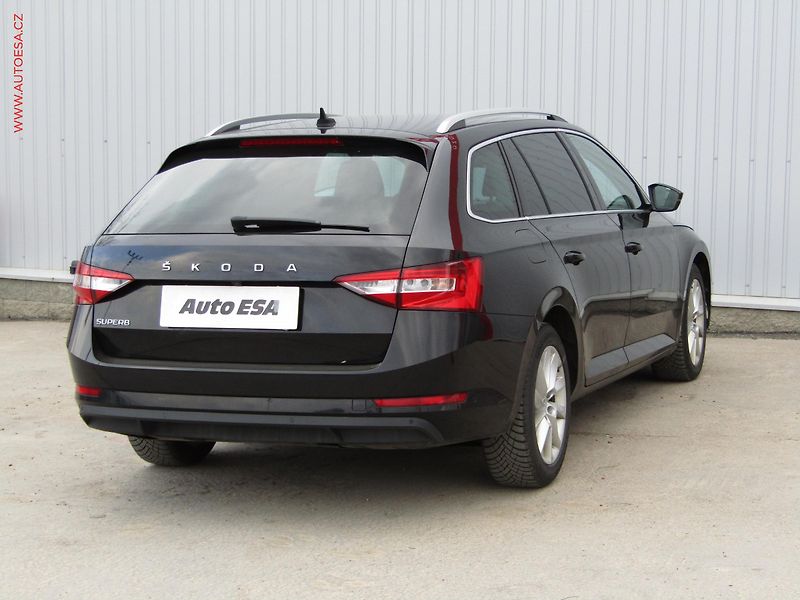 Škoda Superb (2021) 2.0 TDi, Style, DSG, LED - fotka 4 z 21