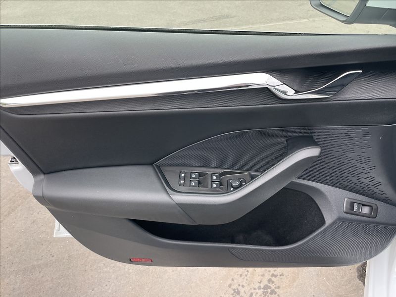 Škoda Octavia 2,0 TDI 4x4 DSG Style Plus TZ - fotka 14 z 23