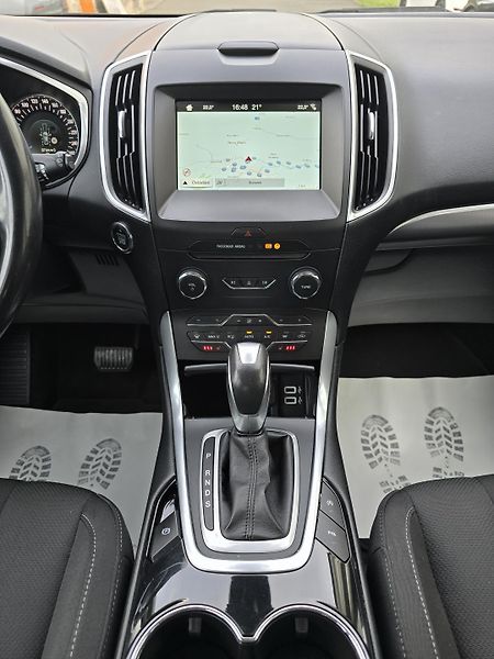 Ford S-MAX TITANIUM 2.0 132kW LED + NAVI - fotka 12 z 48