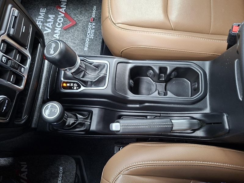 Jeep Wrangler (2021) SAHARA 4x4 Unlimited, TOP   - fotka 34 z 52
