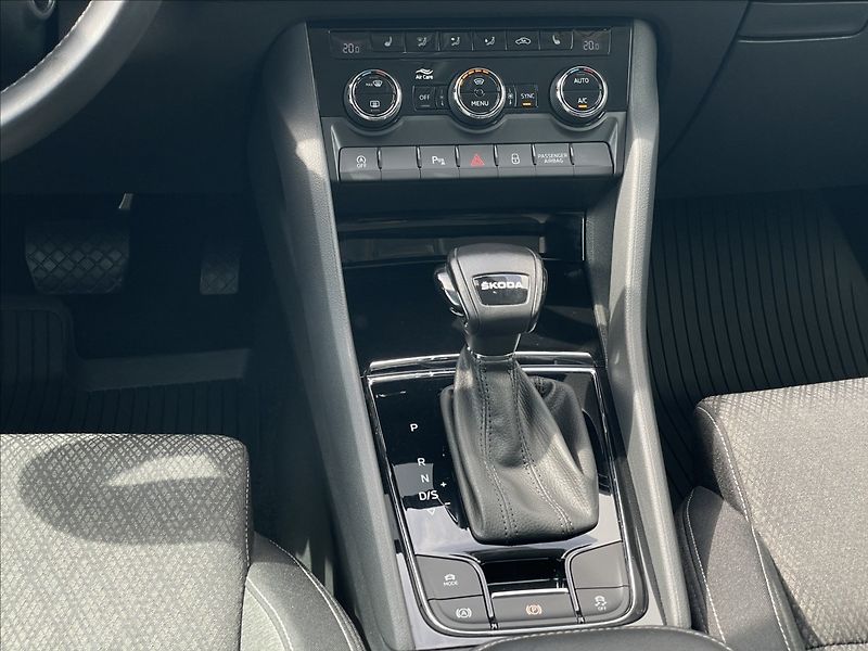 Škoda Karoq 2,0 TDI DSG Style NAVI+ACC - fotka 12 z 23