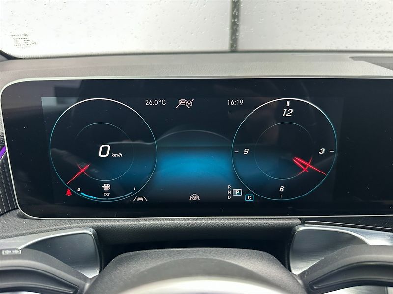 Mercedes-Benz GLB 2,0 200d 110kW, navi, kamera - fotka 37 z 43