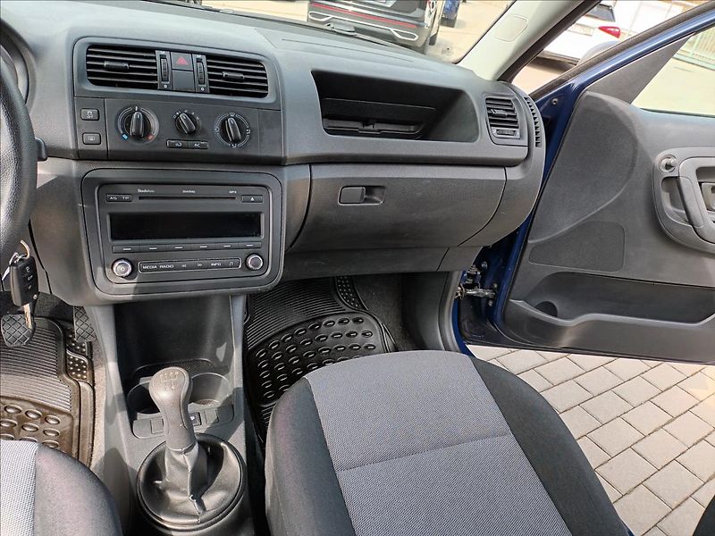 Škoda Roomster 1,2 TSI,77KW,KLIMA,PARKING - fotka 13 z 34