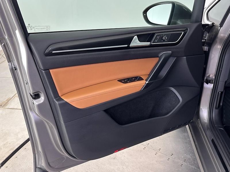 Volkswagen Golf Sportsvan Highline - fotka 13 z 28