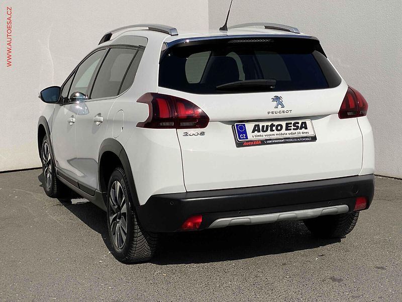 Peugeot 2008 (2018) 1.2PT, ČR, Allure - fotka 6 z 18