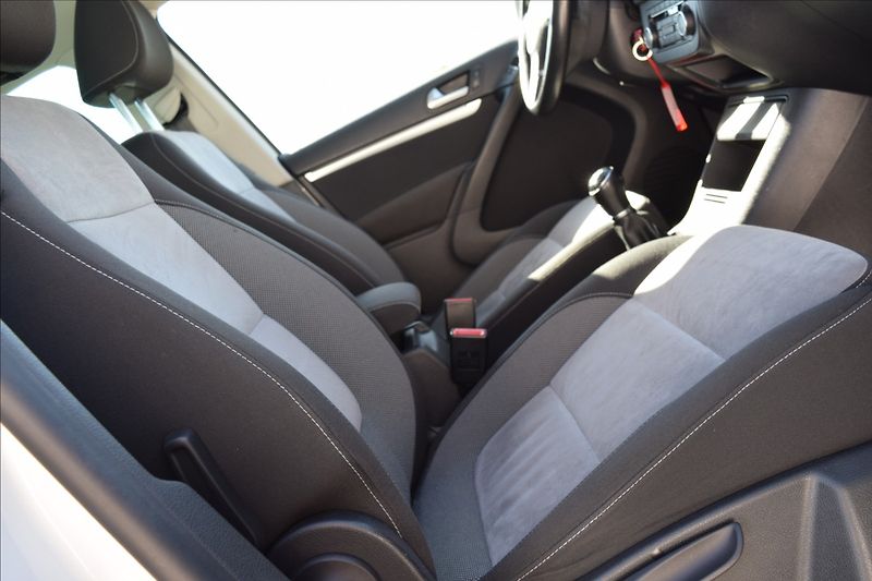 Volkswagen Tiguan 1,4 TSI 90KW BI-XENON PANORAMA - fotka 41 z 44