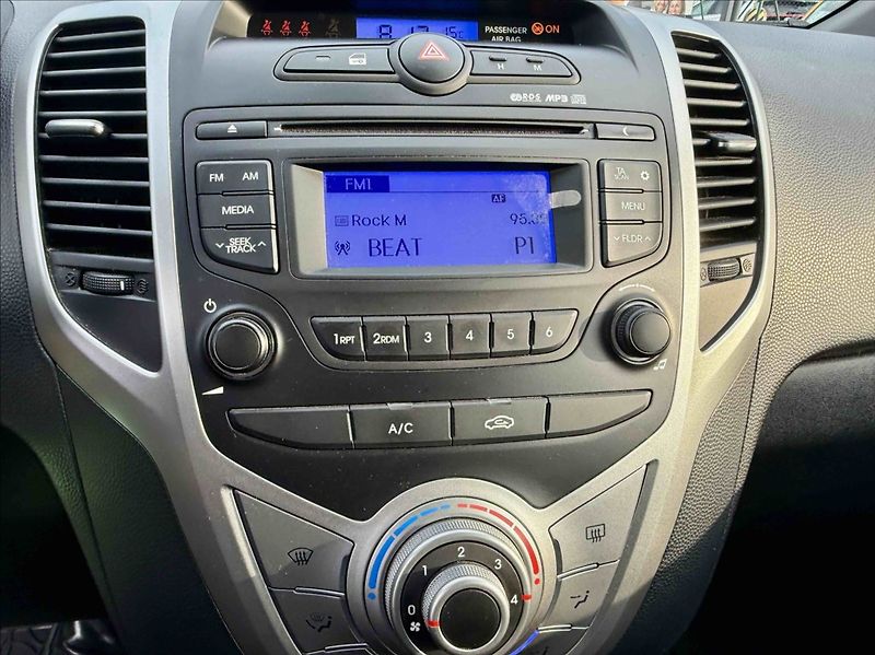 Hyundai ix20 1,4 I TRIKOLOR 1.MAJITEL - fotka 11 z 14