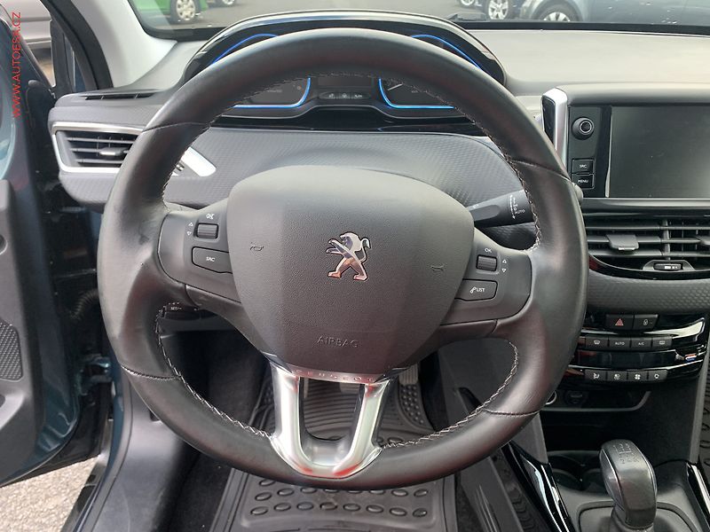 Peugeot 2008 (2016) 1.6 HDi, 1.maj,ČR, Allure - fotka 13 z 18