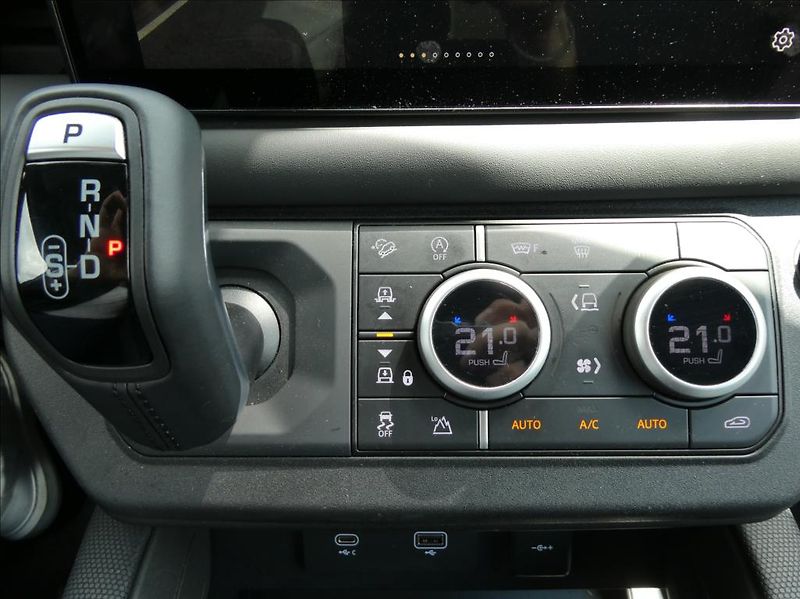 Land Rover Defender 5,0 P525 Carpath.EDT,1Maj,DPH - fotka 25 z 47