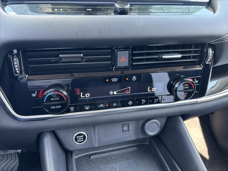 Nissan Qashqai 1,3 i AT N-Connecta - fotka 24 z 43