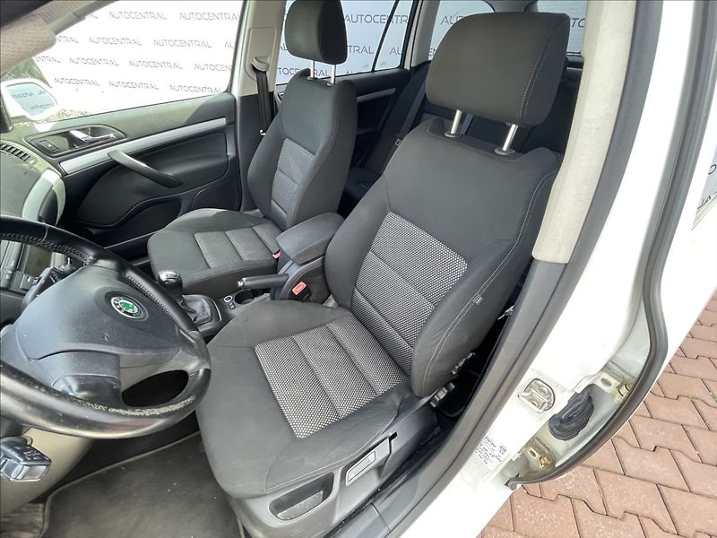 Škoda Octavia 1,8 TSi,118kW,RS paket - fotka 10 z 20