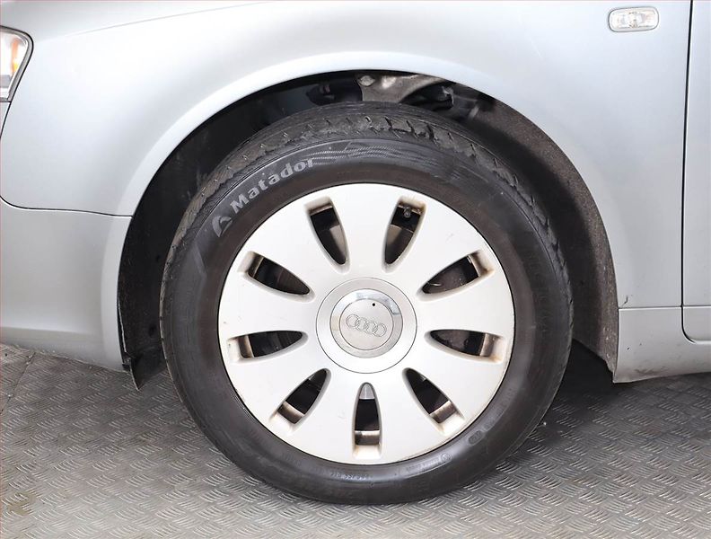 Audi A4 (2005) 2.0 TDI, Automat, Xenony - fotka 14 z 15
