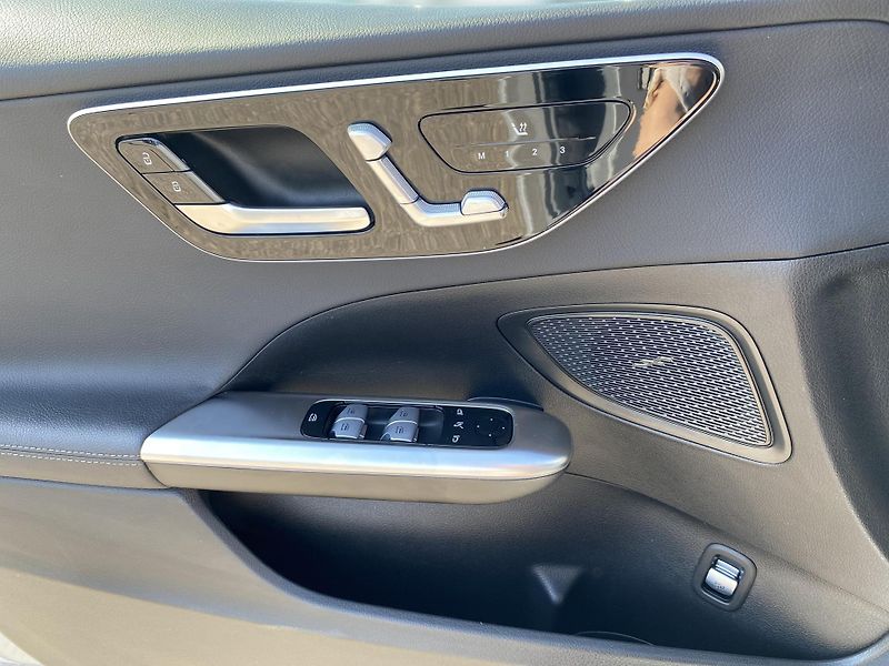 Mercedes-Benz Třídy C C 220 d 4MATIC kombi - fotka 22 z 26