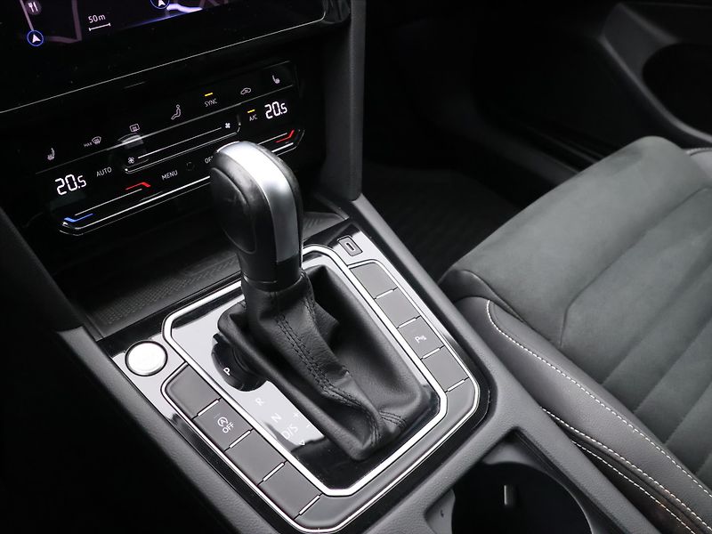 Volkswagen Passat 2,0 TDI 110kW Elegance DSG DPH - fotka 29 z 39