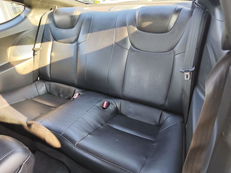 Hyundai Genesis 3.8 V6/223kW Coupe 6AT - fotka 13 z 35