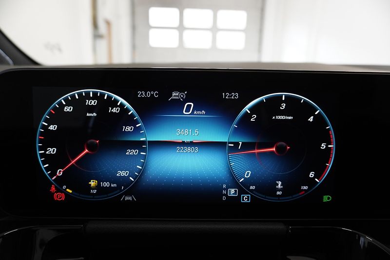 Mercedes-Benz Třídy B B 220d 140kW AMG line AUTOMAT8 - fotka 22 z 29