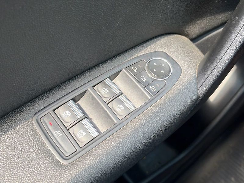 Renault Captur (2021) 1,0 TCe INTENSE - fotka 20 z 22