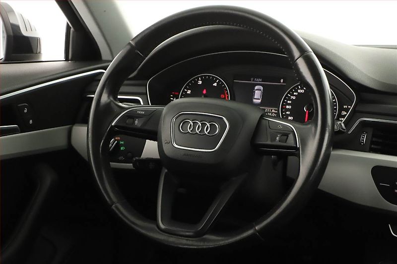 Audi A4 (2016) 2.0 TDI, Xenony, Tempomat - fotka 13 z 14