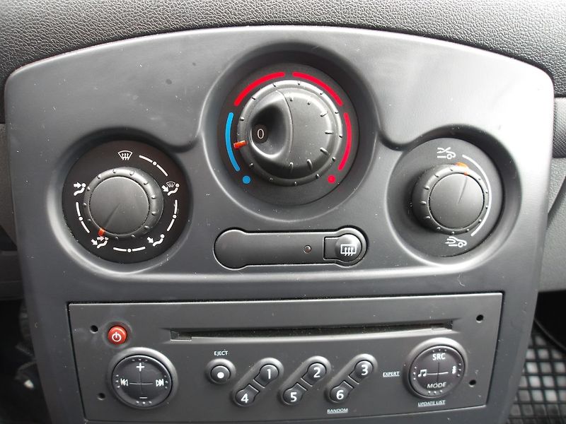 Renault Clio 1,2i ČR NAJ.62000 km !!! - fotka 23 z 31