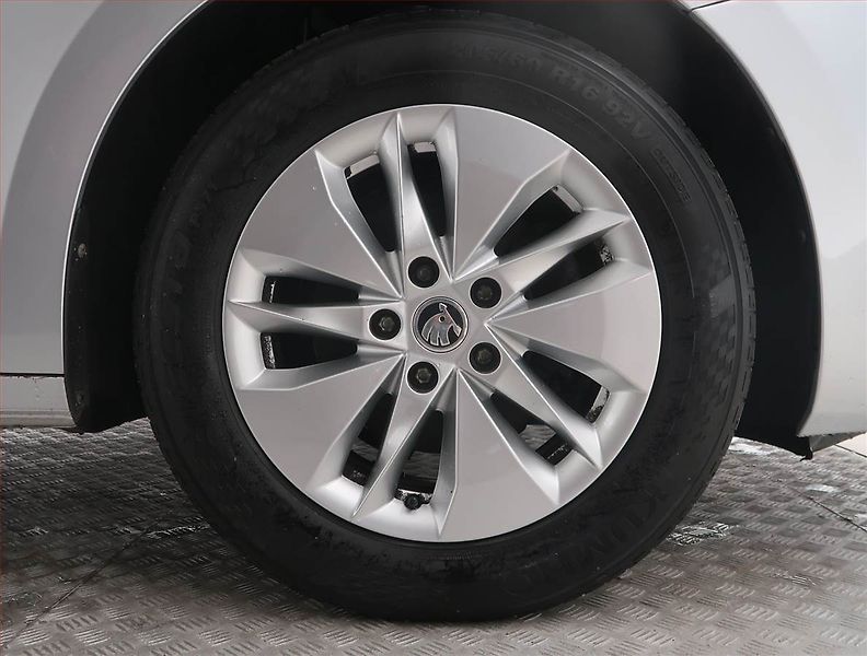 Škoda Octavia (2022) Ambition 2.0 TDI, ČR,1.maj - fotka 12 z 19