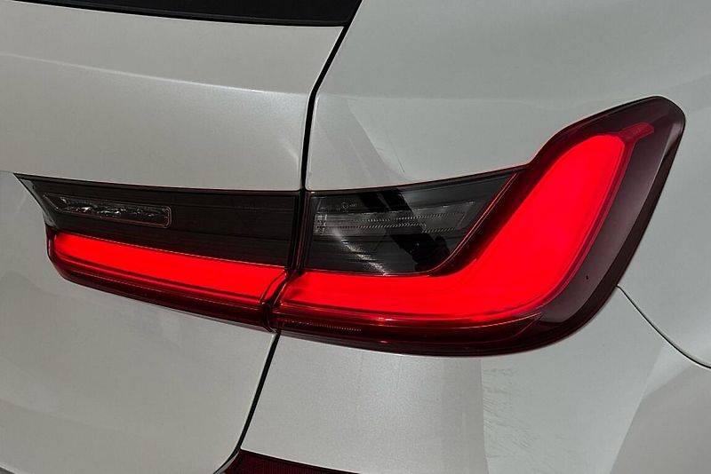 BMW Řada 3 320d xDrive - fotka 5 z 26