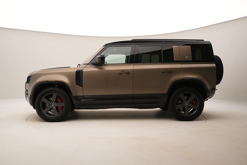 Land Rover Defender 110 D300 X AWD AUT REZERVACE - fotka 9 z 55