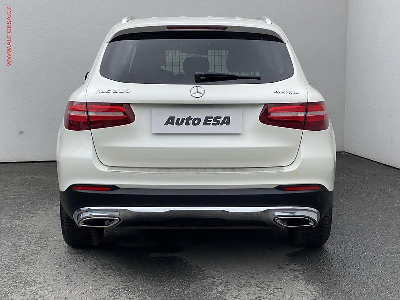 Mercedes-Benz GLC (2016) 2.0T GLC250 4M, AT, LED - fotka 5 z 22