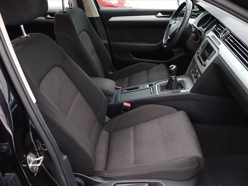 Volkswagen Passat (2015) Comfortline 2.0 TDI, Navi - fotka 7 z 17