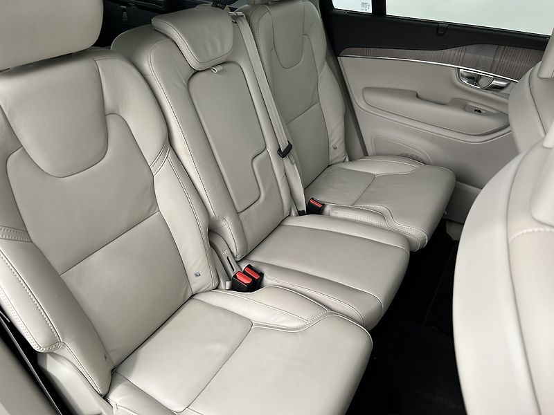 Volvo XC90 2.0 B5 4x4 Inscription - fotka 14 z 36