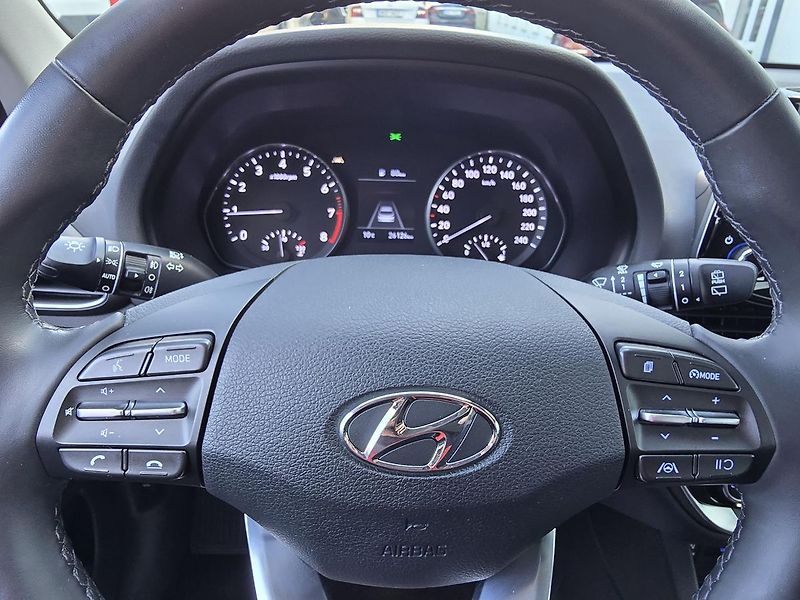 Hyundai i30 COMFORT / LED KAMERA NAVI - fotka 15 z 37