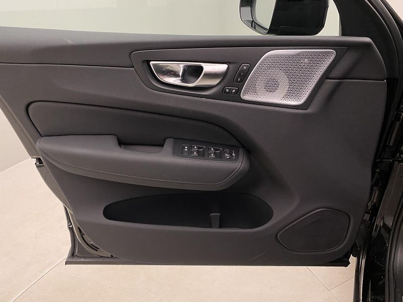 Volvo XC60 T8 AWD RECHARGE REZERVACE - fotka 7 z 65