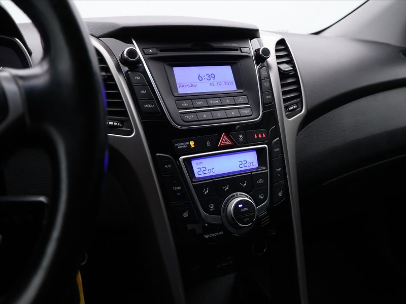Hyundai i30 1,6 CRDi 81kW Trikolor - fotka 17 z 28