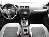 Volkswagen Jetta (2011) 1.6 TDi, ČR, AC, tempo, park - náhled 8