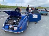 Majitelé automobilových veteránů absolvovali čtyřdenní závod Oldtimer Express. Na snímku je Škoda Tudor při zastávce.