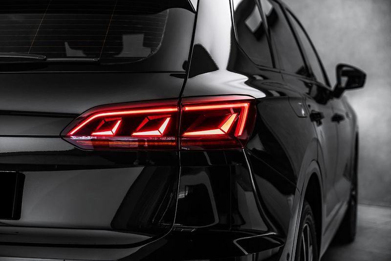 Volkswagen Touareg 210kW R-Line 4M IQ.Light - fotka 10 z 23