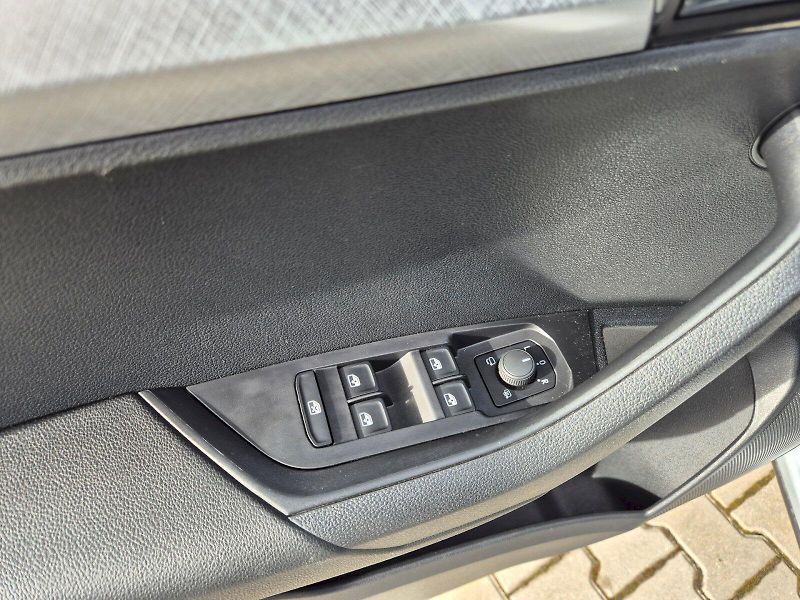 Škoda Karoq (2024) Ambition 1.5TSi 110kW 6°manuál - fotka 22 z 25