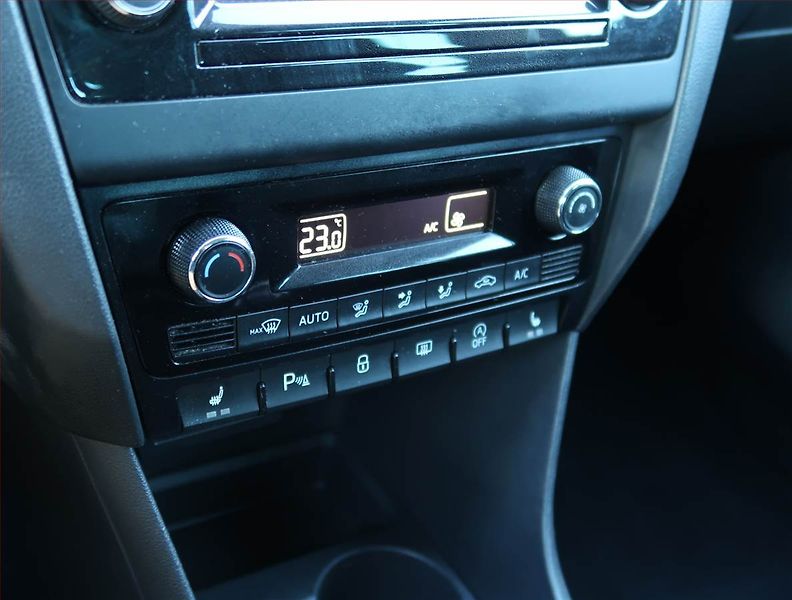 Škoda Rapid (2018) Spaceback 1.4 TDI, Xenony - fotka 16 z 16
