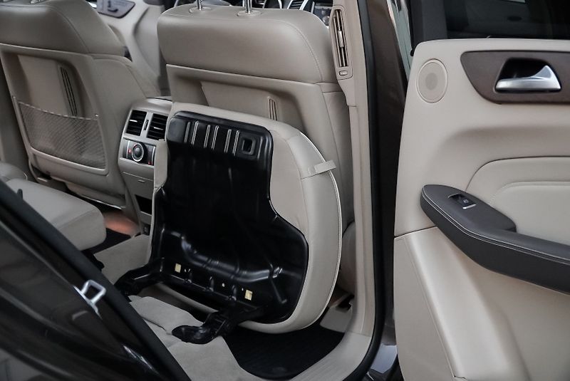 Mercedes-Benz Třídy M 350 CDi 4MATIC AMG - fotka 38 z 45