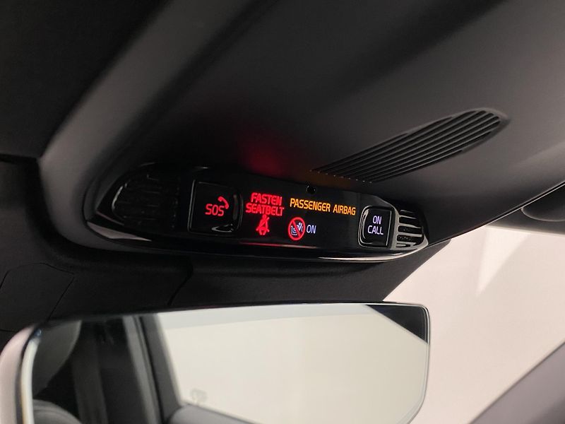 Volvo XC60 D4 AWD R-DESIGN REZERVACE - fotka 29 z 44