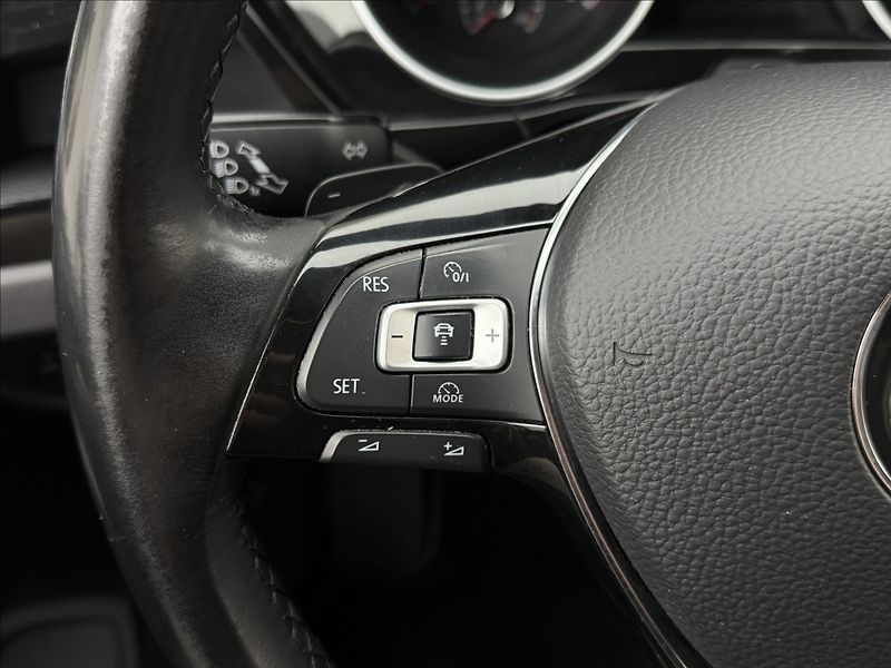 Volkswagen Touran 1,4 DSG KAMERA TAŽNÉ 1.MAJ ČR - fotka 10 z 38