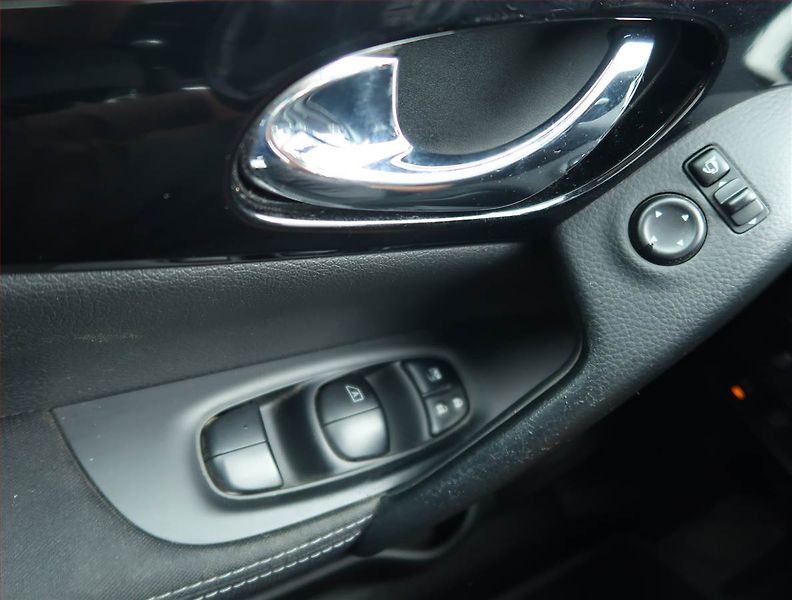 Nissan Qashqai (2015) 1.2 DIG-T, ČR,1.maj - fotka 15 z 15
