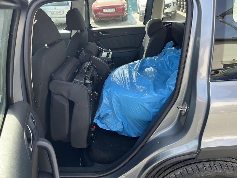 Škoda Yeti (2013) 1,6 TDi 77 Kw BLACK EDITION - fotka 10 z 17