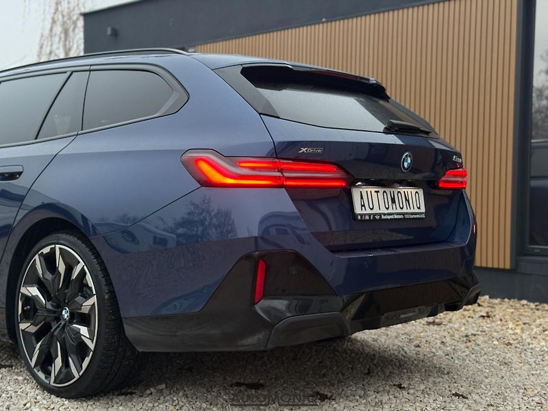 BMW Řada 5 (2025) 550e xDrive Touring M Sport - fotka 10 z 34